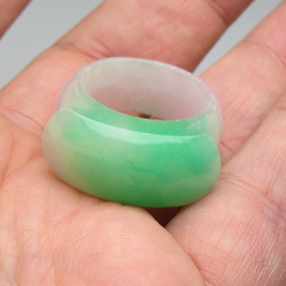 Natural Jade Ring Beautifuly Hand carved